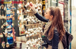 Барселона ограничит количество открывающихся новых магазинов сувениров